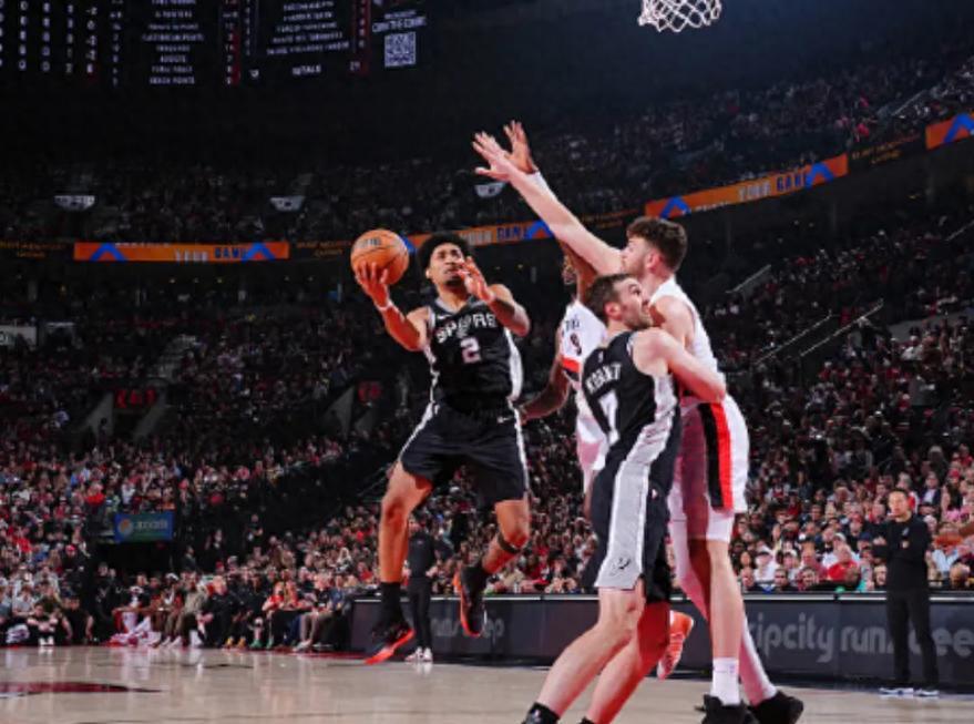 他是NBA现役最强防守教练，年龄和詹姆斯一样大 苦熬15年终迎转正